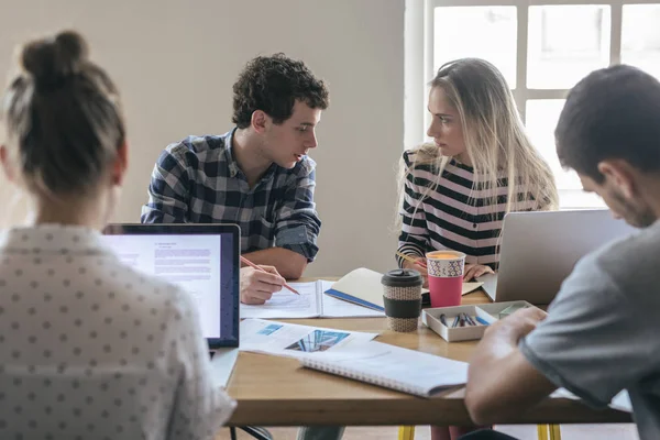 College Students Study Together — Stock Photo, Image