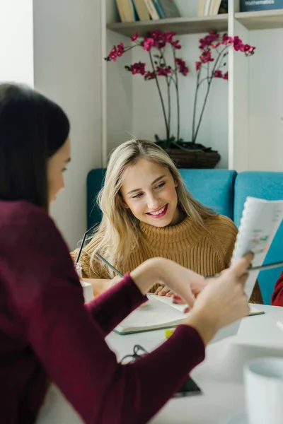 Girlfriends Studying Together — Stock Photo, Image