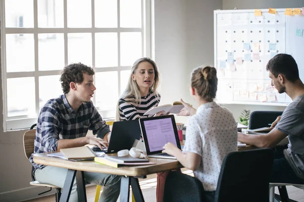 College Students Study Together — Stock Photo, Image