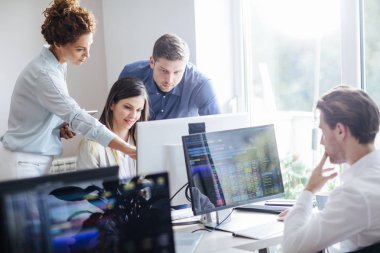 Finansal Tahminlerle Çalışan Brokergrubu