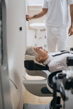 Ct tarayıcı yatakta yatıyordu hasta