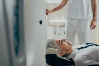 Ct tarayıcı yatakta yatıyordu hasta