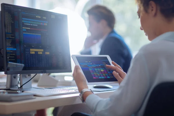 Businesswoman Using a Tablet — Stock Photo, Image