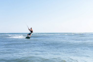 Denizde Man Kitesurfing