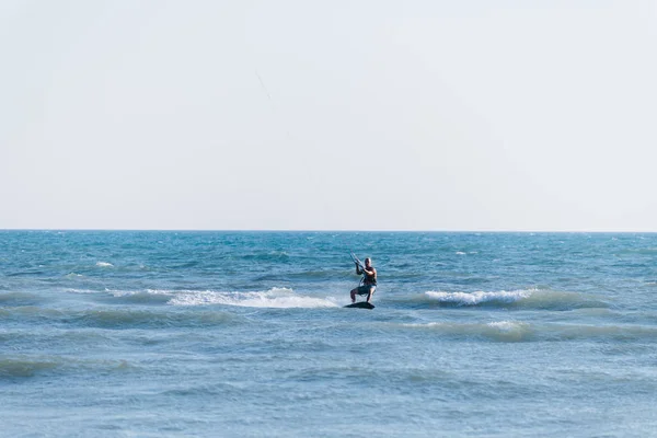 Kite-Surfer professionista Surf sul mare — Foto Stock