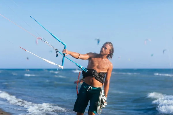 Barre de contrôle Kitesurfer Holding — Photo