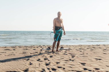 Kitesurfer Sandy Beach Ayakta