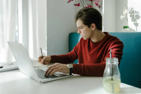 College student studeert — Stockfoto