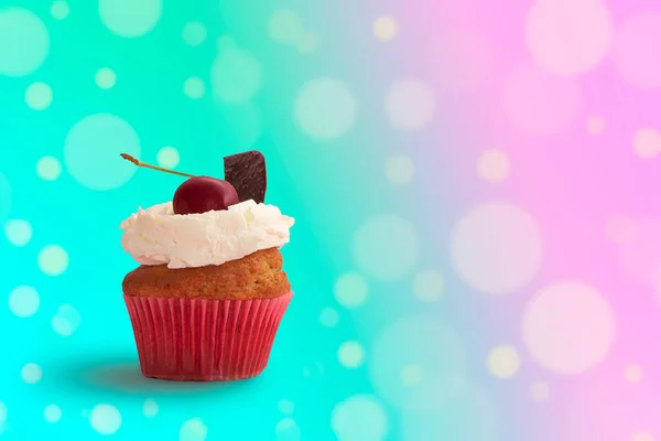 Delicioso Cupcake Con Coloridas Luces Borrosas Fondo Con Espacio Para —  Fotos de Stock