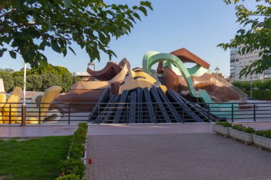 Turia, Valencia, İspanya 'daki Gulliver çocuk parkının başkanı. Dev stilize Gulliver heykelinin olduğu park