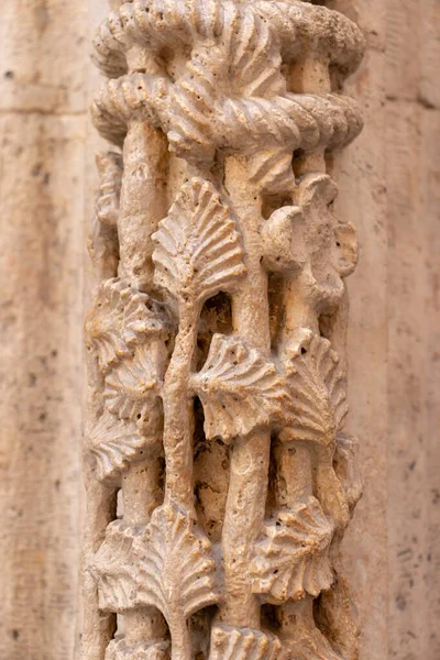 Baixo Relevo Principal Uma Antiga Catedral Gótica Valência Espanha — Fotografia de Stock