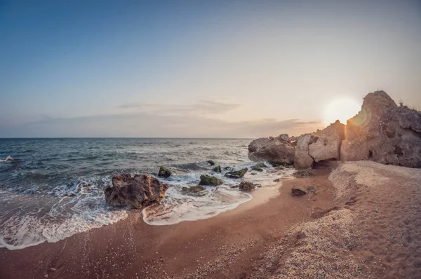 Beautiful landscape, sandy rocky sea bay at sunset — Stock Photo, Image