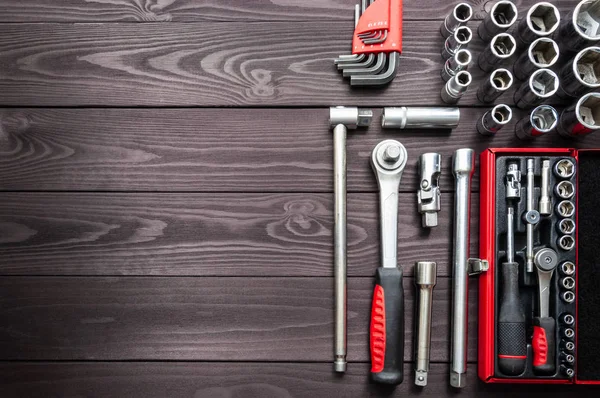 Set of auto tools on dark wooden workbench. copy space — Stock Photo, Image