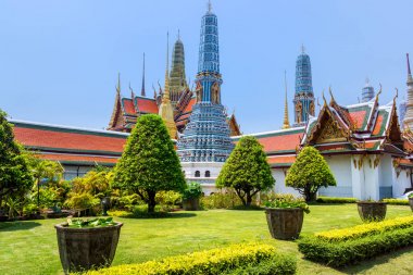 Bangkok, Tayland, Mart 2013 Grand Palace, Wat pra kaew heykeller ve detaylı süsler ile
