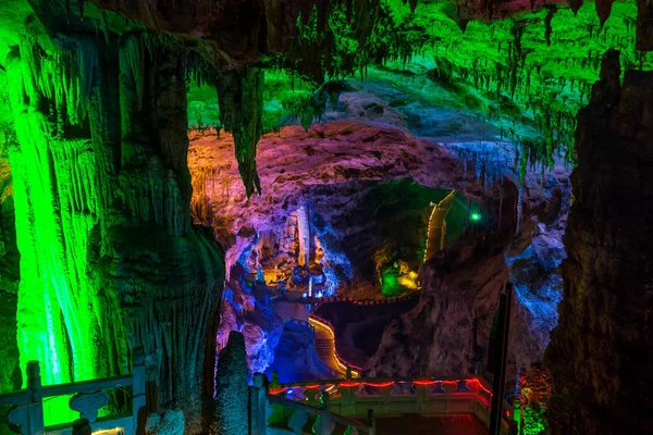Yellow Dragon Cave, Wonder of the World 's Caves, Zhangjiajie, China — стоковое фото