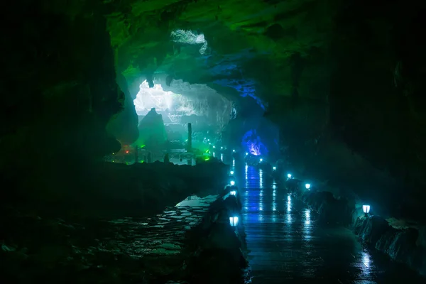 Yellow Dragon Cave, wonder van de grotten van de wereld, Zhangjiajie, China — Stockfoto