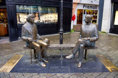 Shop Caddesi'ndeki Oscar Wilde heykeli. Galway Oscar Wilde Festivali'ne ev sahipliği yapmaktadır 