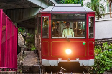 Hong Kong adasında Victoria Peak turist tramvay