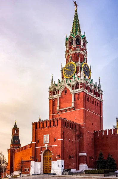 Spasskaya Tower and The Tsars Tower with Kremlin walls in Moscow — Stock Photo, Image