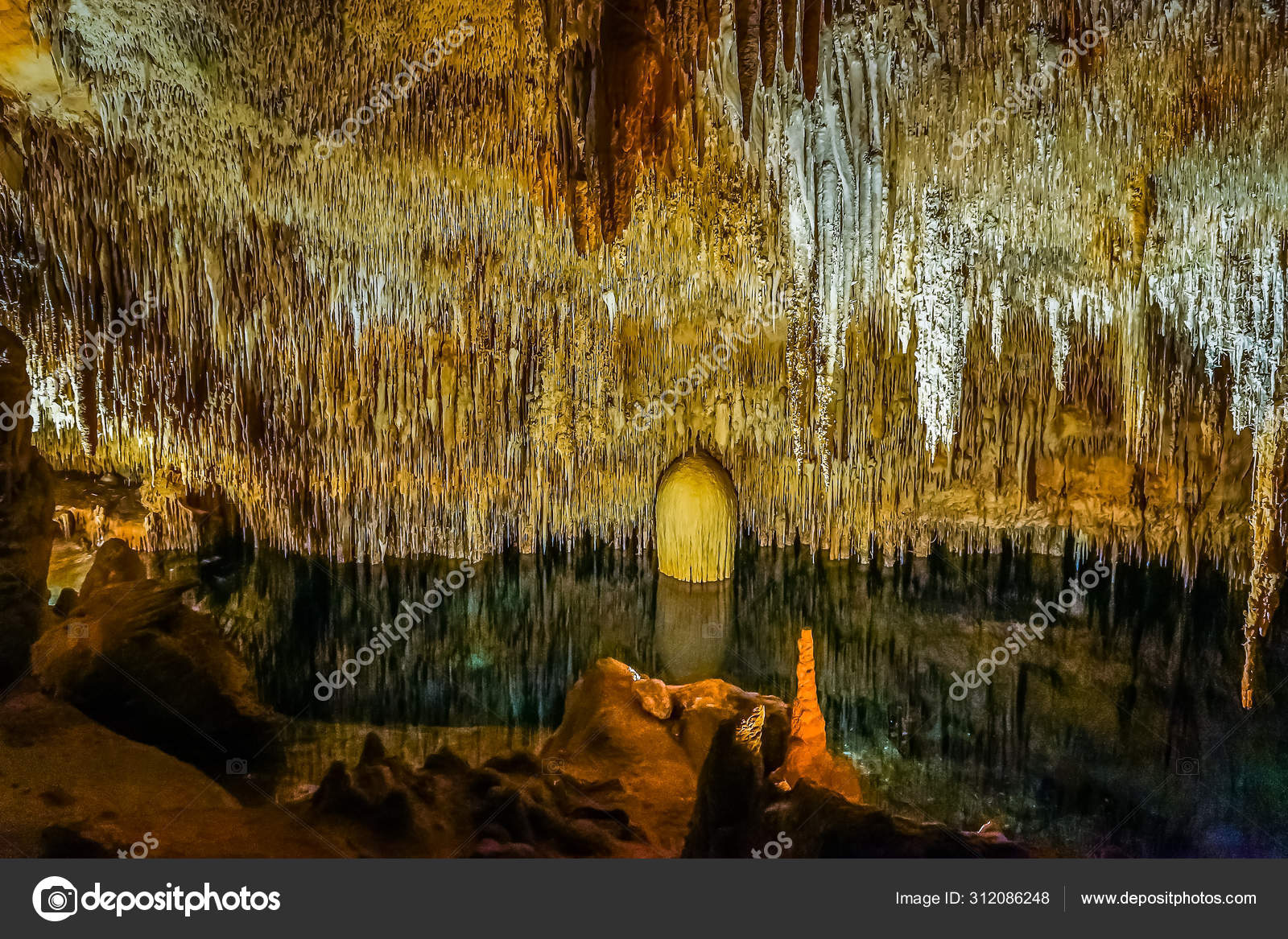 Cuevas del Drach or Dragon Cave, Mallorca island, Spain – Stock Editorial  Photo © DawidKalisinski #312086248