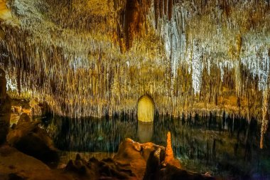 Cuevas del Drach veya Ejderha Mağarası, Mallorca Adası, İspanya