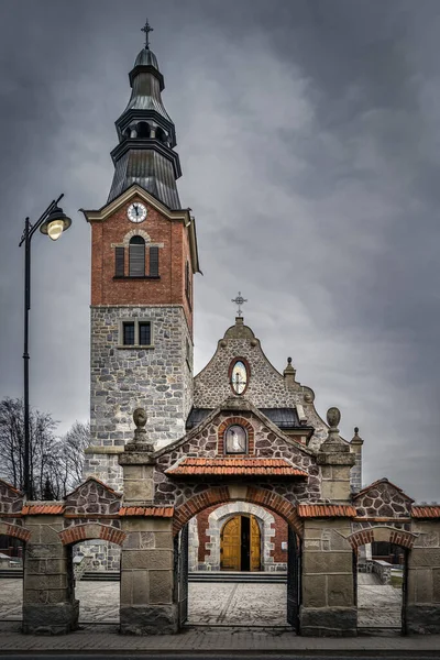 Antigua Iglesia Piedra Ladrillo Con Torre Del Reloj Bialka Tatrzanska — Foto de Stock