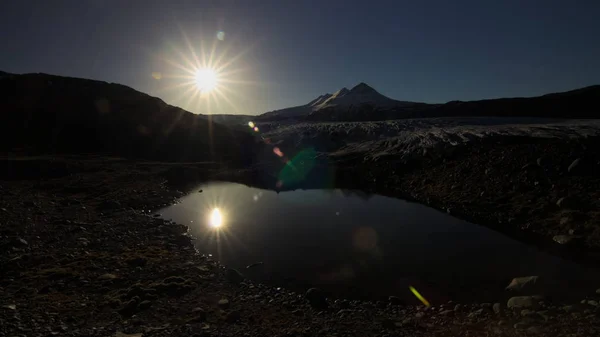 Pequeño Lago Primer Plano Cerca Del Glaciar Skalafellsjokull Durante Atardecer —  Fotos de Stock