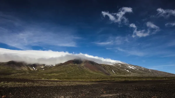 Nuvens Rolando Sobre Geleira Snaefellsjokull Dia Ensolarado Península Snaefellsnes Islândia — Fotografia de Stock