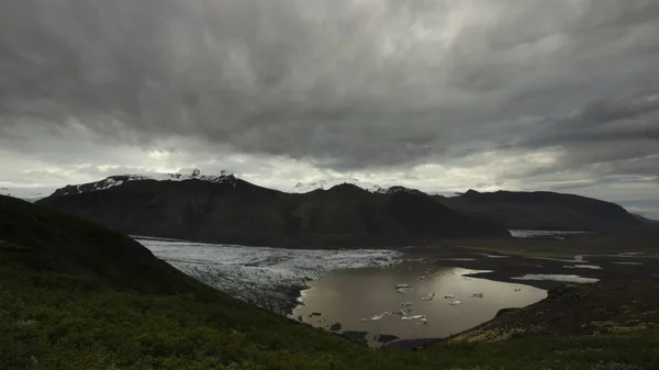 Zungenende Des Skaftafellsjokull Gletschers Und Gletschersees Mit Bergen Hintergrund Und — Stockfoto