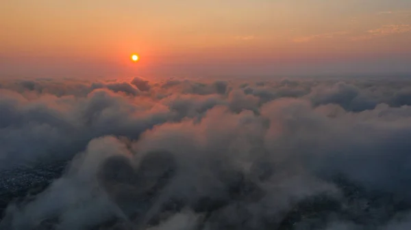 Nuvem Forma Coração Drone Aéreo Tiro Figura Das Nuvens Céu — Fotografia de Stock