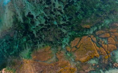 Mercan turkuaz suları ile Bali hava görünümünü. Resifleri arka plan 