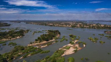 Yeşil kumlu nehir Adaları üst görünümü, si Phan Don, Laos
