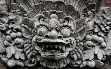 Taş Tapınak giriş dekorasyonda, Balinese Hindu tapınağı iblis Kala oyulmuş 