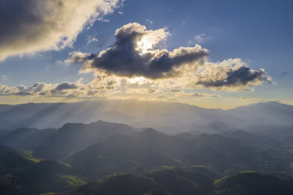 Pohled Vzdušnou Část Čerstvé Zeleně Džungle Lesní Svahy Horských Hor — Stock fotografie