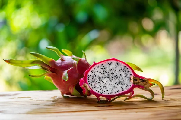 Dragon Fruit Lub Pitaya Drewnianym Stole — Zdjęcie stockowe