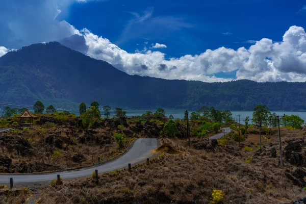 Die Strasse Mit Seeblick Zum Vulkan Batur Hochland Von Bali — Stockfoto