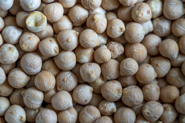 調理されていないひよこ豆の食感 詳細なマクロショットとしてひよこエンドウ豆のヒープ — ストック写真