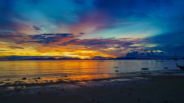 Bright Yellow Pink Sunset Sea Coast Thailand — Stock Photo, Image