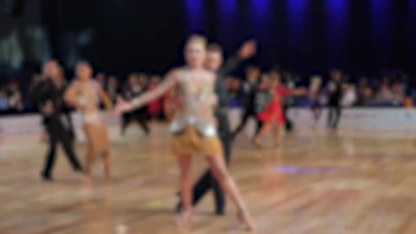 Lengyelország 2018 Október Névtelen Defocused Embereket Táncolni Latin Táncok Bálterem — Stock videók