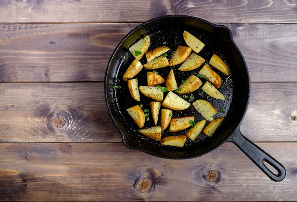 Batatas Fritas Quentes Uma Tigela Macro Horizontal Rústica — Fotografia de Stock