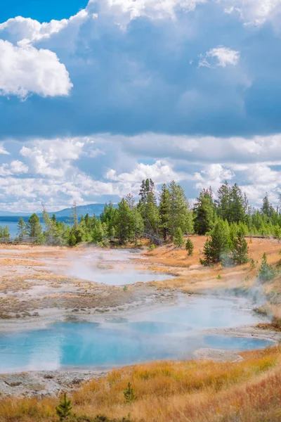 Western Thumb Geyser — Stock Photo, Image