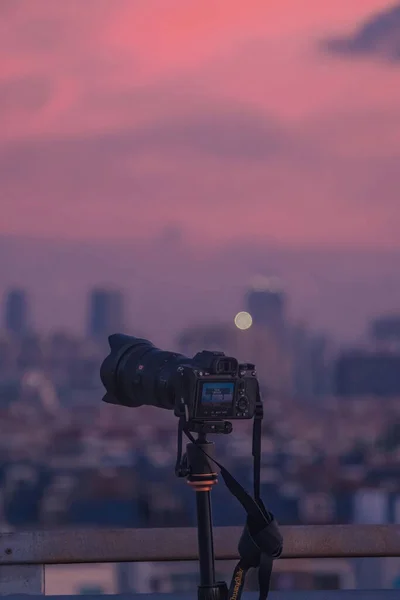 Encantadora Vista Noturna Urbana Entardecer Com Uma Câmera — Fotografia de Stock