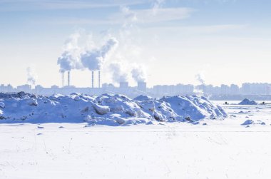 Kötü ekoloji, hava kirliliği. Sanayi üretimi, kirletici serbest hava içine Sigara bacaları.