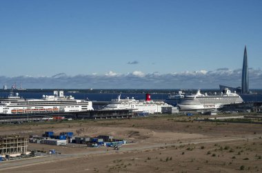 Avrupa'nın en büyük deniz yolcu Limanı. Gömlekleri Port 