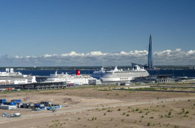 Avrupa'nın en büyük deniz yolcu Limanı. Gömlekleri Port 