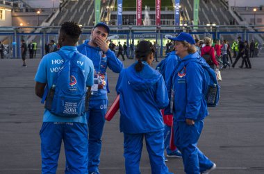 Rusya'nın Dünya Kupası'nda çalışan gönüllü. Gönüllü hareketi. Futbol Dünya Kupası. Rusya, St. Petersburg Arena, 26 Haziran 2018