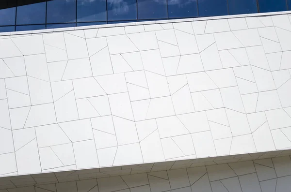 White Futuristic Facade Made Geometric Elements Polygonal Geometric Pattern Blue — Stock Photo, Image