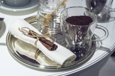 Tablo kahve/kahve servisi için ayarlama