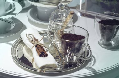 Tablo kahve/kahve servisi için ayarlama