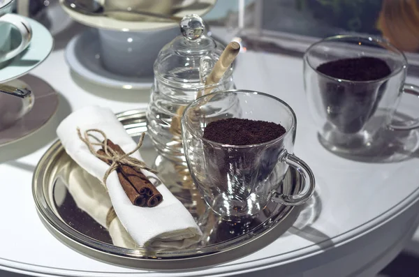 Tablo kahve/kahve servisi için ayarlama